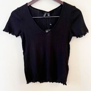 Vero Moda Black Knit Lightweight Ruffle Hem Short Sleeve Top Size Small NEW
